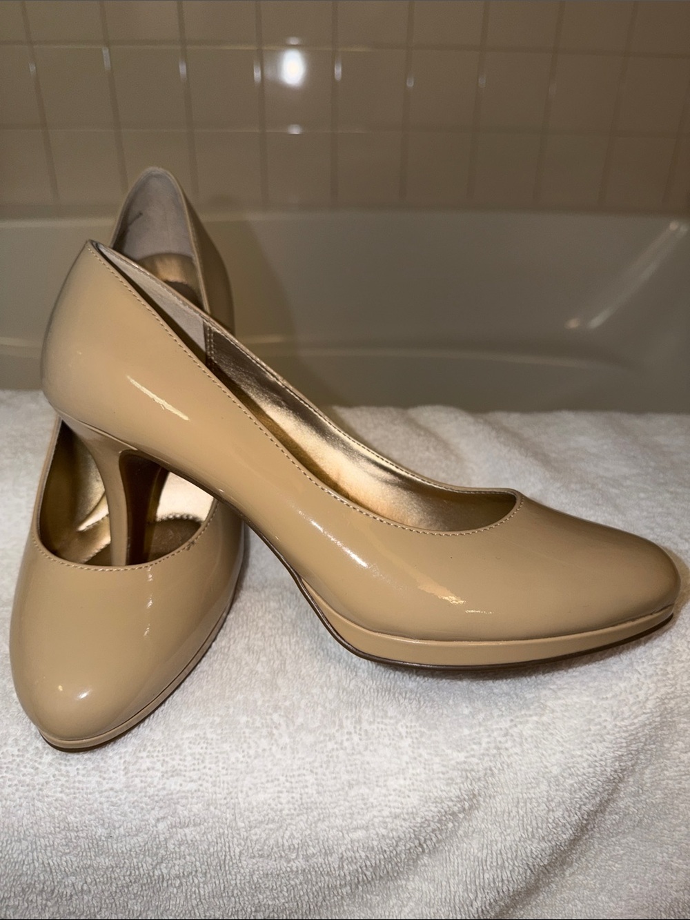 Kelly & Katie Beige Patent Round-Toe Pump, 3” heel w/ stylish platform at front